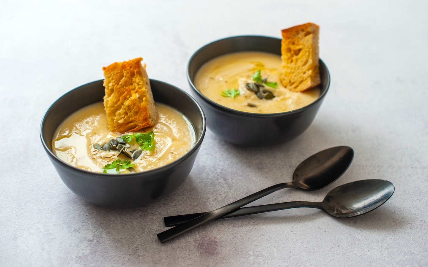 Lili's Creamy Roast Parsnip & Garlic Soup